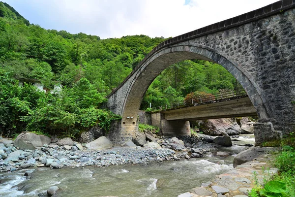 这座双桥坐落在土耳其的阿尔特文市 建于18世纪 — 图库照片