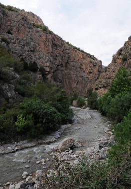 Türkiye 'nin Ardanuc kentinde yer alan Cehennem Kanyonu bölgenin önemli bir turizm merkezidir..