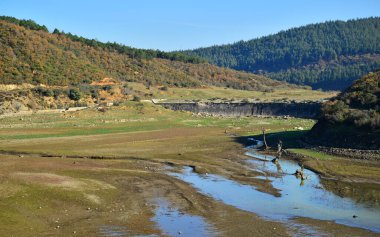Osmanlı Dönemi 'nde inşa edilen barajlar İstanbul' a su taşımak için yaygın olarak kullanıldı. 