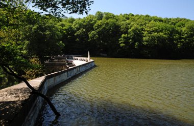 Osmanlı Dönemi 'nde inşa edilen barajlar İstanbul' a su taşımak için yaygın olarak kullanıldı. 