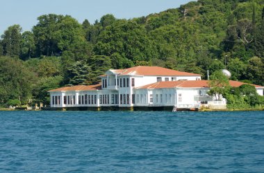 Tarihsel ve doğal zenginliğiyle Boğaz, dünyanın en önemli turizm merkezlerinden biridir..