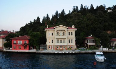 Tarihsel ve doğal zenginliğiyle Boğaz, dünyanın en önemli turizm merkezlerinden biridir..