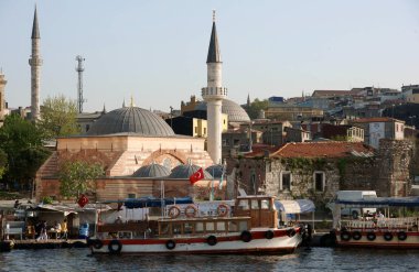 Türkiye 'nin İstanbul kentinde yer alan Ahi Celebi Camii 16. yüzyılda inşa edildi. Mimar Sinan tarafından inşa edildi..