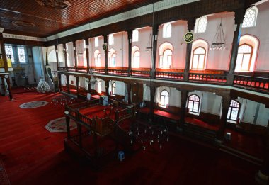 İstanbul, Türkiye 'de yer alan Arap Camii eski bir kiliseden camiye dönüştürüldü. 8. yüzyılda inşa edildiği düşünülüyor..