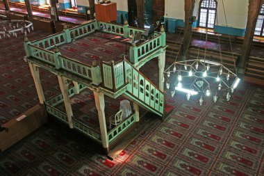 İstanbul, Türkiye 'de yer alan Arap Camii eski bir kiliseden camiye dönüştürüldü. 8. yüzyılda inşa edildiği düşünülüyor..