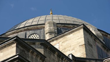 İstanbul, Türkiye 'deki Atik Ali Paşa Camii ve Kompleksi 1496 yılında inşa edildi..