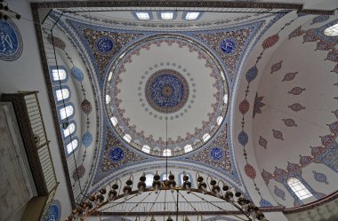 İstanbul, Türkiye 'deki Atik Ali Paşa Camii ve Kompleksi 1496 yılında inşa edildi..