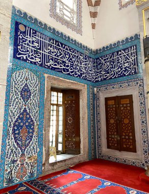 İstanbul, Türkiye 'de bulunan Atik Valide Camii ve Kompleksi 16. yüzyılda Mimar Sinan tarafından inşa edildi..