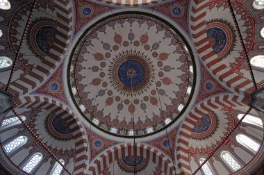 İstanbul, Türkiye 'de bulunan Atik Valide Camii ve Kompleksi 16. yüzyılda Mimar Sinan tarafından inşa edildi..