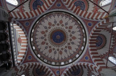 İstanbul, Türkiye 'de bulunan Atik Valide Camii ve Kompleksi 16. yüzyılda Mimar Sinan tarafından inşa edildi..