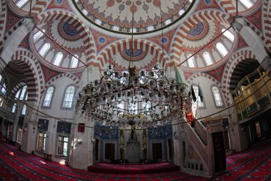 İstanbul, Türkiye 'de bulunan Atik Valide Camii ve Kompleksi 16. yüzyılda Mimar Sinan tarafından inşa edildi..