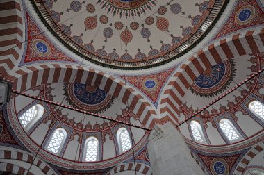 İstanbul, Türkiye 'de bulunan Atik Valide Camii ve Kompleksi 16. yüzyılda Mimar Sinan tarafından inşa edildi..