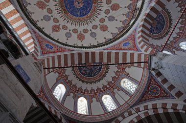 İstanbul, Türkiye 'de bulunan Atik Valide Camii ve Kompleksi 16. yüzyılda Mimar Sinan tarafından inşa edildi..