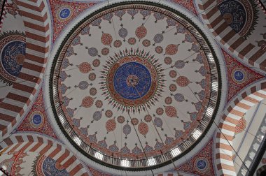 İstanbul, Türkiye 'de bulunan Atik Valide Camii ve Kompleksi 16. yüzyılda Mimar Sinan tarafından inşa edildi..