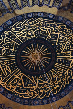 İstanbul, Türkiye 'de yer alan Ayasofya Kilisesi 532-537 yılları arasında inşa edilmiştir. İstanbul 'un fethinden sonra, 1453 yılında bir camiye dönüştürüldü..