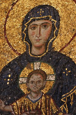 İstanbul, Türkiye 'de yer alan Ayasofya Kilisesi 532-537 yılları arasında inşa edilmiştir. İstanbul 'un fethinden sonra, 1453 yılında bir camiye dönüştürüldü..