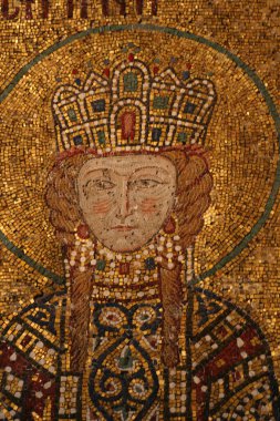 İstanbul, Türkiye 'de yer alan Ayasofya Kilisesi 532-537 yılları arasında inşa edilmiştir. İstanbul 'un fethinden sonra, 1453 yılında bir camiye dönüştürüldü..