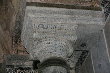 İstanbul, Türkiye 'de yer alan Ayasofya Kilisesi 532-537 yılları arasında inşa edilmiştir. İstanbul 'un fethinden sonra, 1453 yılında bir camiye dönüştürüldü..