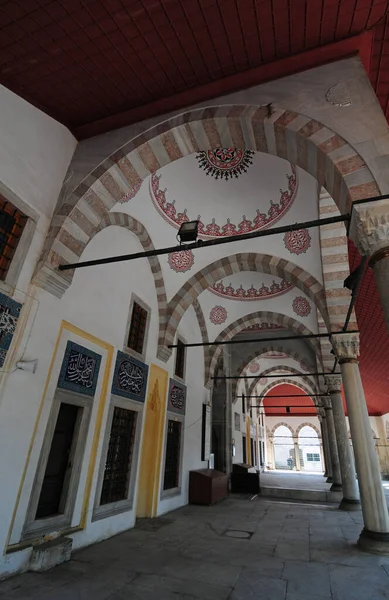 位于土耳其伊斯坦布尔的Atik Valide清真寺和建筑群由Mimar Sinan建于16世纪 — 图库照片