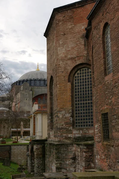 トルコのイスタンブールにあるハギア ソフィア教会は532年から537年の間に建てられた イスタンブール征服後の1453年にモスクに改装された — ストック写真