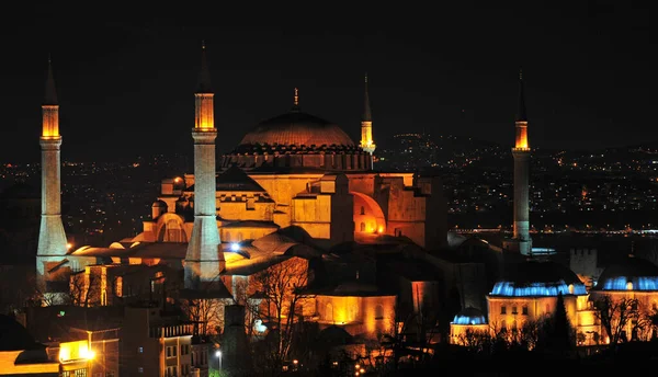 位于土耳其伊斯坦布尔的圣索菲亚教堂建于532年至537年之间 伊斯坦布尔被征服后 它在1453年被改建为一座清真寺 — 图库照片