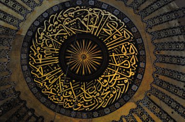 İstanbul, Türkiye 'de yer alan Ayasofya Kilisesi 532-537 yılları arasında inşa edilmiştir. İstanbul 'un fethinden sonra, 1453 yılında bir camiye dönüştürüldü..