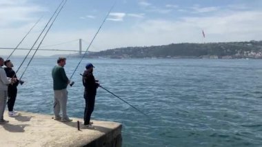 insanlar İstanbul'Balık tutma