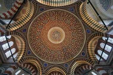 2. Selim 'in mezarı, Türkiye' nin Sultanahmet ilçesinde, Mimar Sinan tarafından 16. yüzyılda inşa edilmiştir. Muhteşem fayansları çarpıcı..