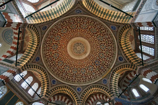 塞利姆二世墓 Tomb Selim 位于土耳其苏丹哈米德区 由Mimar Sinan建于16世纪 它华丽的瓷砖非常引人注目 — 图库照片