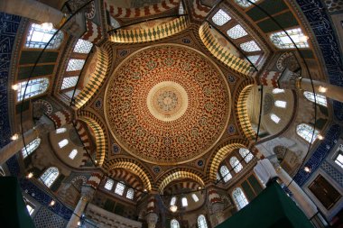 2. Selim 'in mezarı, Türkiye' nin Sultanahmet ilçesinde, Mimar Sinan tarafından 16. yüzyılda inşa edilmiştir. Muhteşem fayansları çarpıcı..