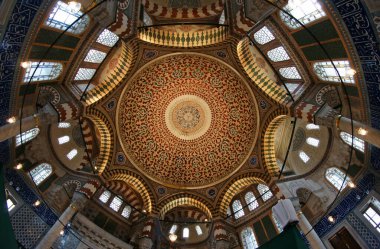 2. Selim 'in mezarı, Türkiye' nin Sultanahmet ilçesinde, Mimar Sinan tarafından 16. yüzyılda inşa edilmiştir. Muhteşem fayansları çarpıcı..