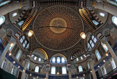 2. Selim 'in mezarı, Türkiye' nin Sultanahmet ilçesinde, Mimar Sinan tarafından 16. yüzyılda inşa edilmiştir. Muhteşem fayansları çarpıcı..