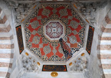 2. Selim 'in mezarı, Türkiye' nin Sultanahmet ilçesinde, Mimar Sinan tarafından 16. yüzyılda inşa edilmiştir. Muhteşem fayansları çarpıcı..