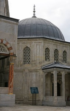 İstanbul 'da Ayasofya' da bulunan Seyadeler Mezarı Osmanlı prensleri için inşa edildi..