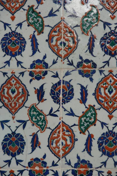 2. Selim 'in mezarı, Türkiye' nin Sultanahmet ilçesinde, Mimar Sinan tarafından 16. yüzyılda inşa edilmiştir. Muhteşem fayansları çarpıcı..