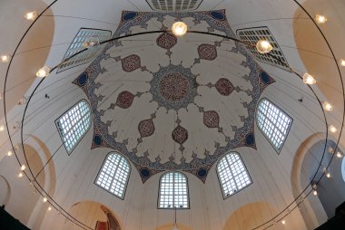 Türkiye 'nin İstanbul kentindeki Ayasofya' da Osmanlı sultanlarının anıtsalları var. Bu mezarların bir kısmı Mimar Sinan tarafından yapıldı..