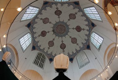 Türkiye 'nin İstanbul kentindeki Ayasofya' da Osmanlı sultanlarının anıtsalları var. Bu mezarların bir kısmı Mimar Sinan tarafından yapıldı..
