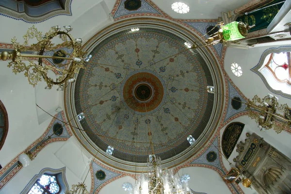 Ubicada Estambul Turquía Mezquita Tumba Bala Suleyman Aga Fue Construida —  Fotos de Stock
