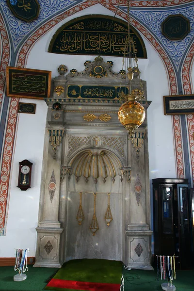 トルコのイスタンブールに位置するバラ スレイマン モスクと墓は 1863年に建てられました 隣にはテッケと噴水がある — ストック写真