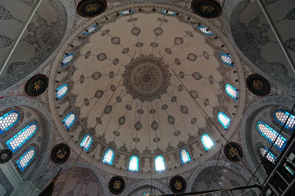 Τζαμί Μπεμπέκ Που Βρίσκεται Στην Περιοχή Μπεσίκτας Της Κωνσταντινούπολης Χτίστηκε — Φωτογραφία Αρχείου