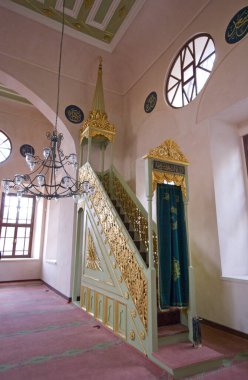 İstanbul Fatih ilçesinde yer alan Bezmi Alem Valide Sultan Camii 1843 yılında inşa edildi..