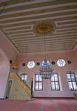 İstanbul Fatih ilçesinde yer alan Bezmi Alem Valide Sultan Camii 1843 yılında inşa edildi..