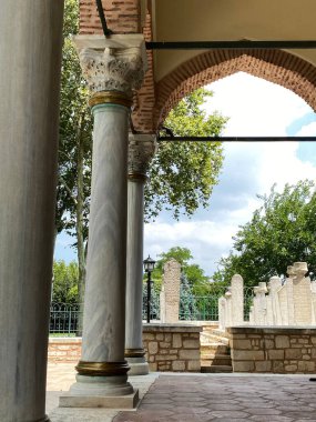 Burmali Mescidi, İstanbul 'un Vefa ilçesine bağlı bir camidir. 1540 yılında inşa edilmiş..