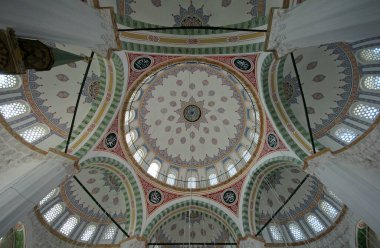 İstanbul, Türkiye 'de yer alan Cerrah Mehmet Paşa Cami ve Mezarı 16. yüzyılda Mimar Sinan tarafından inşa edildi..
