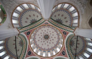 İstanbul, Türkiye 'de yer alan Cerrah Mehmet Paşa Cami ve Mezarı 16. yüzyılda Mimar Sinan tarafından inşa edildi..