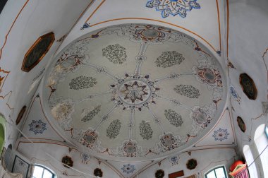 İstanbul, Türkiye 'de yer alan Cevri Kalfa Camii 18. yüzyılda inşa edildi..