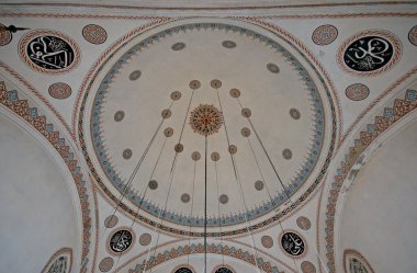 İstanbul, Türkiye 'de yer alan Cezeri Kasim Paşa Camii, 16. yüzyılın başında inşa edildi..