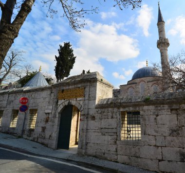 Türkiye 'nin Uskudar kentindeki Cinili Camii ve Kompleksi 16. yüzyılda Mimar Sinan tarafından inşa edilmiştir. Caminin içindeki fayanslar muhteşem..