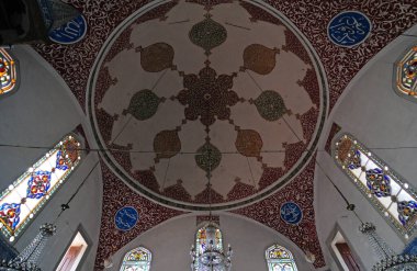 Türkiye 'nin Uskudar kentindeki Cinili Camii ve Kompleksi 16. yüzyılda Mimar Sinan tarafından inşa edilmiştir. Caminin içindeki fayanslar muhteşem..