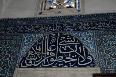 Türkiye 'nin Uskudar kentindeki Cinili Camii ve Kompleksi 16. yüzyılda Mimar Sinan tarafından inşa edilmiştir. Caminin içindeki fayanslar muhteşem..